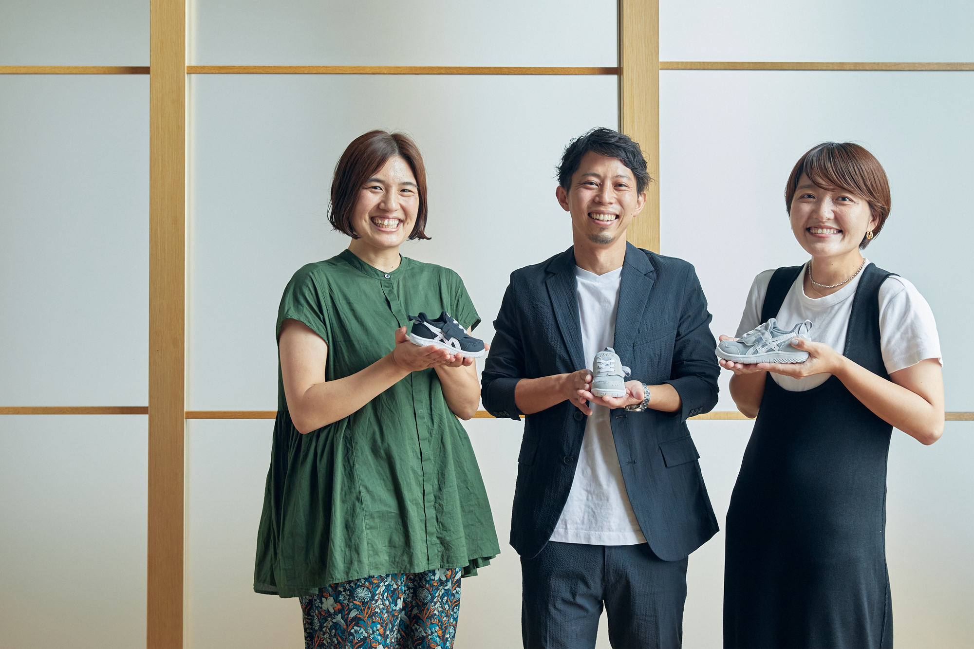 子どもたちの自己肯定感を高め、<br>親の余裕も生み出してくれる、子どもが自分で脱ぎ履きしやすい靴。