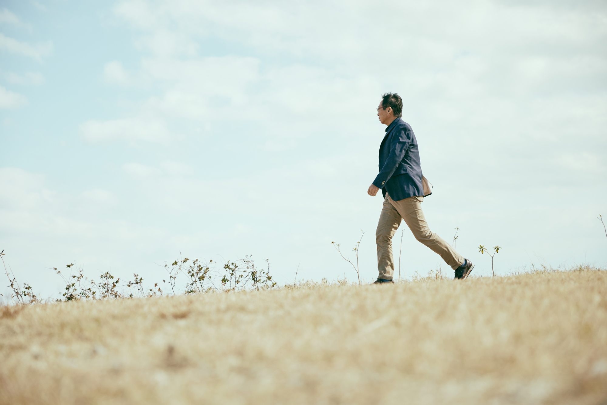 人の数だけ、違った歩き方がある。<br> 人の数だけ、歩く理由がある。<br> WALKS - 岡田武史 編 –