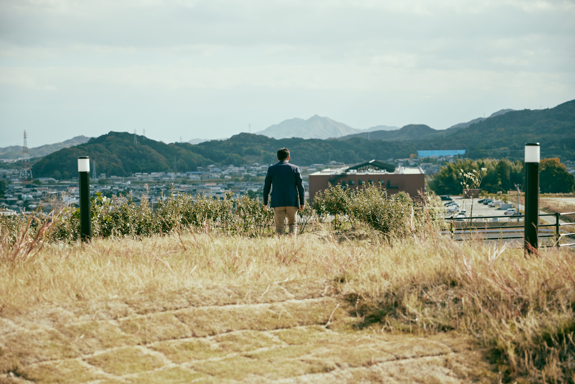 人の数だけ、違った歩き方がある。<br> 人の数だけ、歩く理由がある。<br> WALKS - 岡田武史 編 –